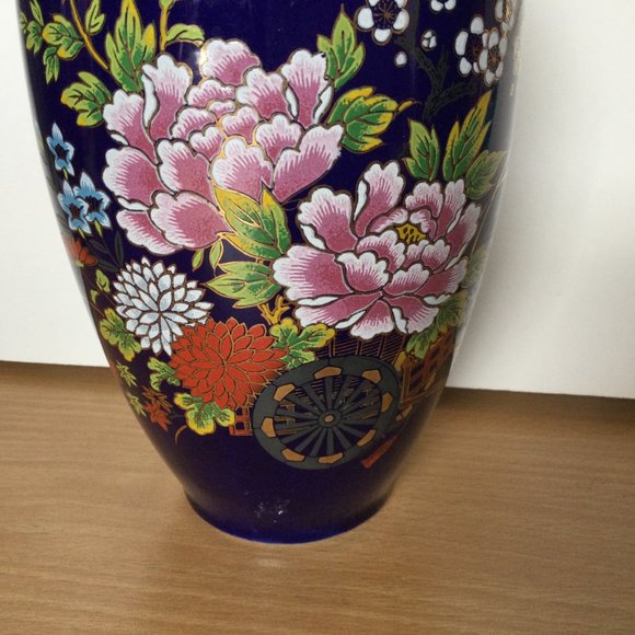 Vintage Japanese vase cobalt blue flowers hand painted marked - Picture 4 of 8